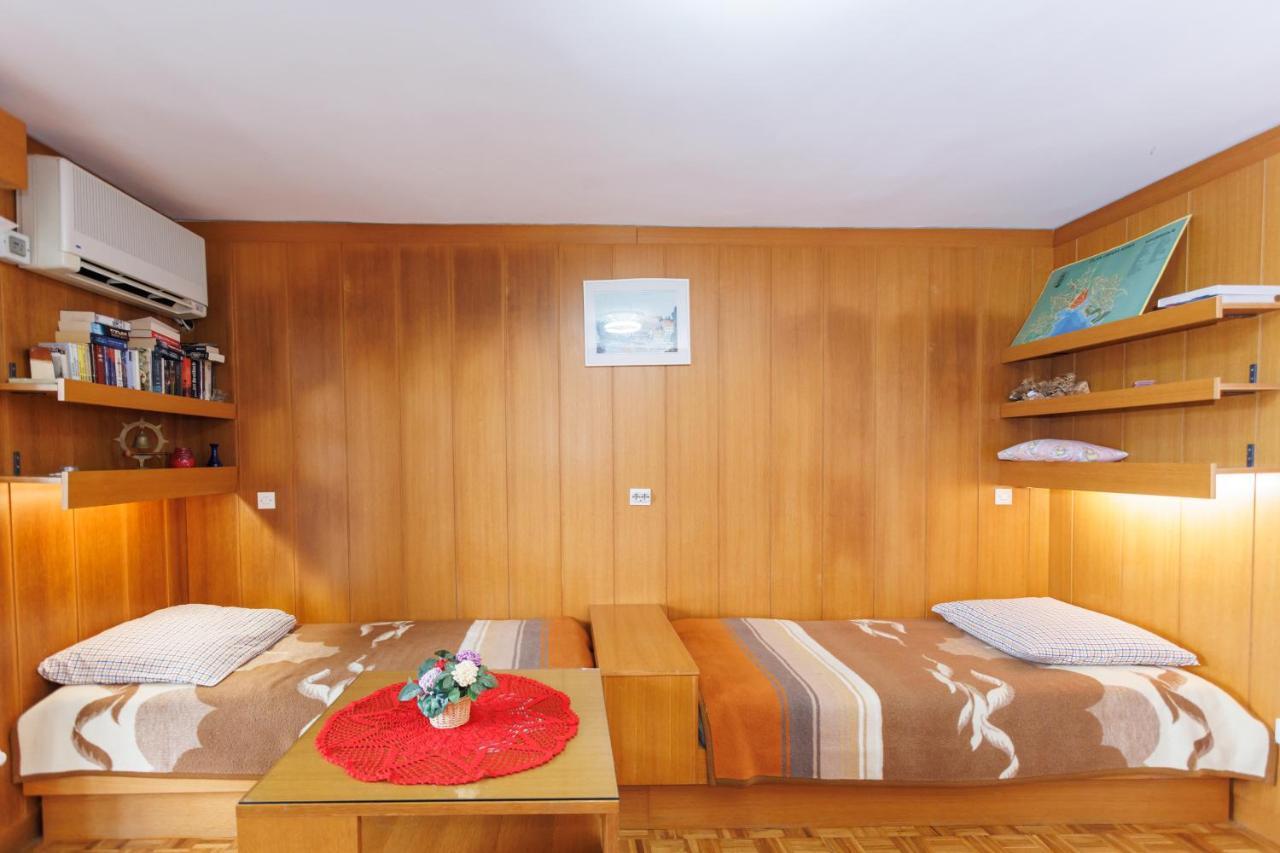 Apartments Pika Krk Town Exterior photo
