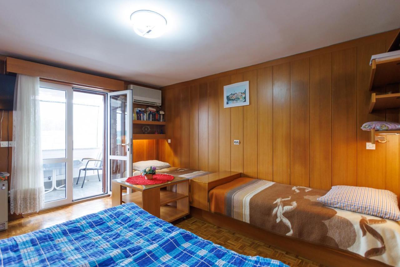 Apartments Pika Krk Town Exterior photo