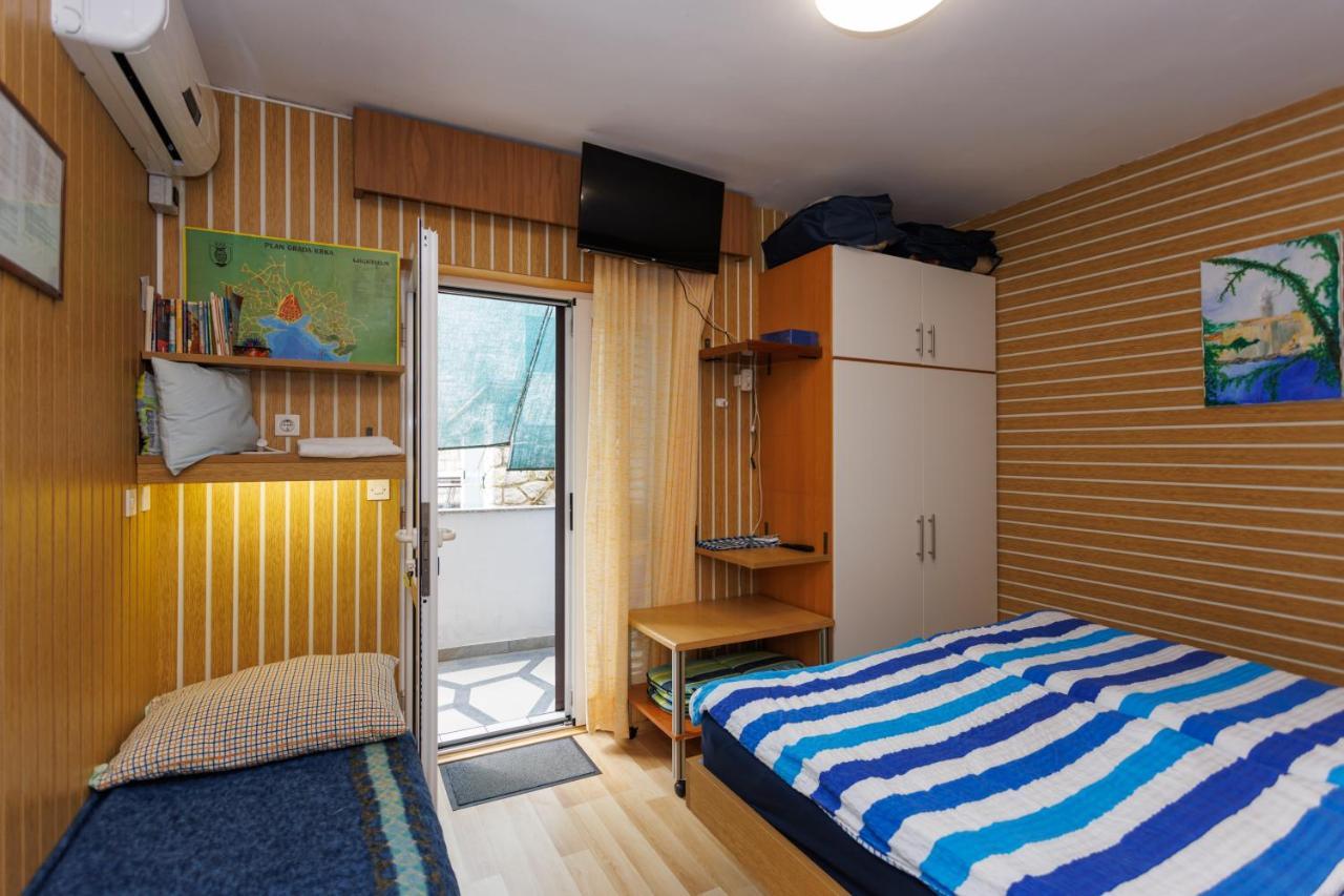 Apartments Pika Krk Town Exterior photo