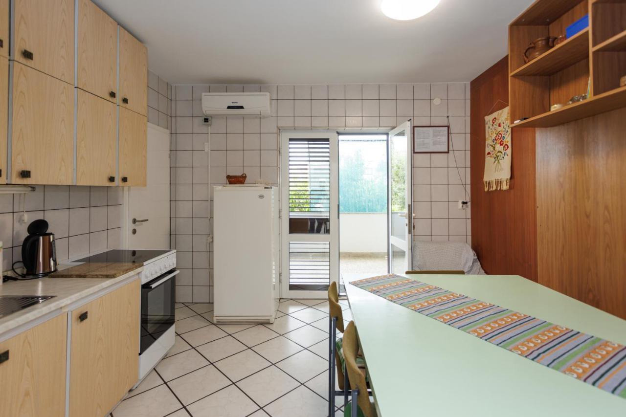Apartments Pika Krk Town Exterior photo