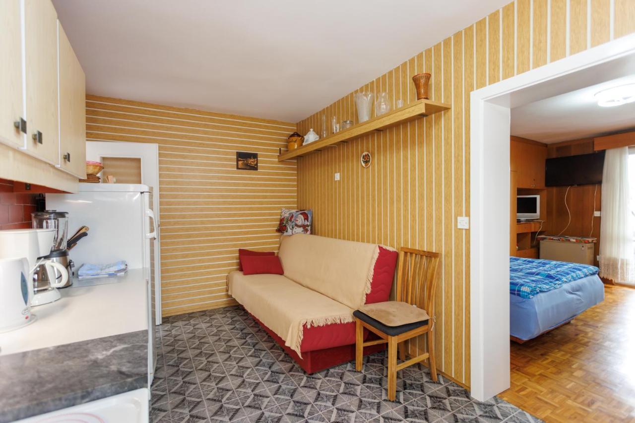 Apartments Pika Krk Town Exterior photo