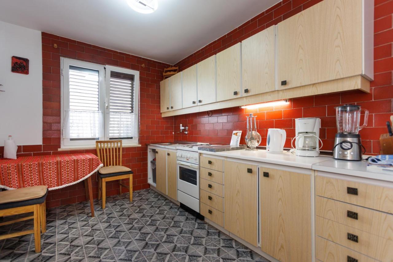 Apartments Pika Krk Town Exterior photo
