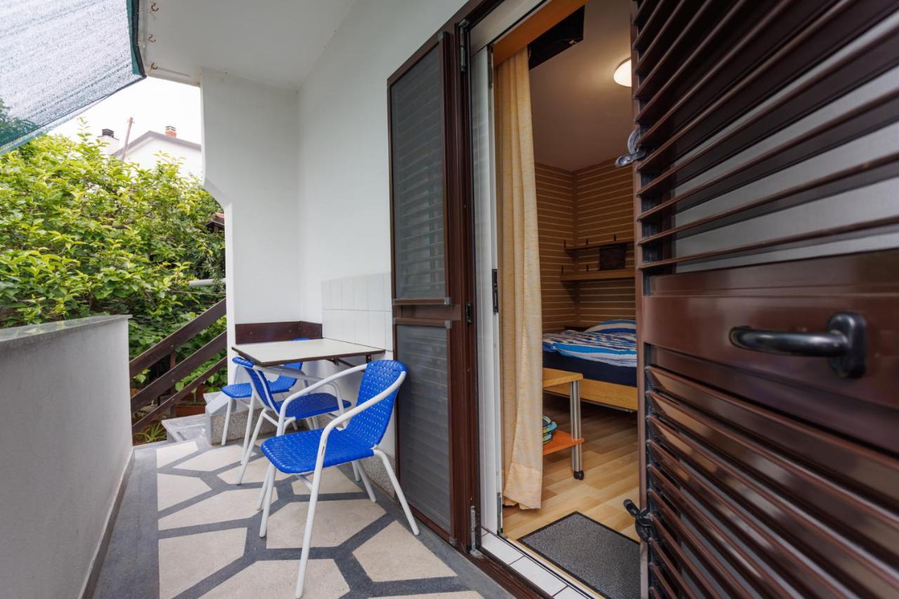 Apartments Pika Krk Town Exterior photo