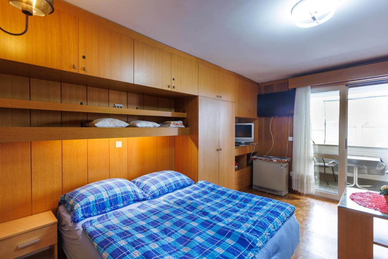 Apartments Pika Krk Town Exterior photo