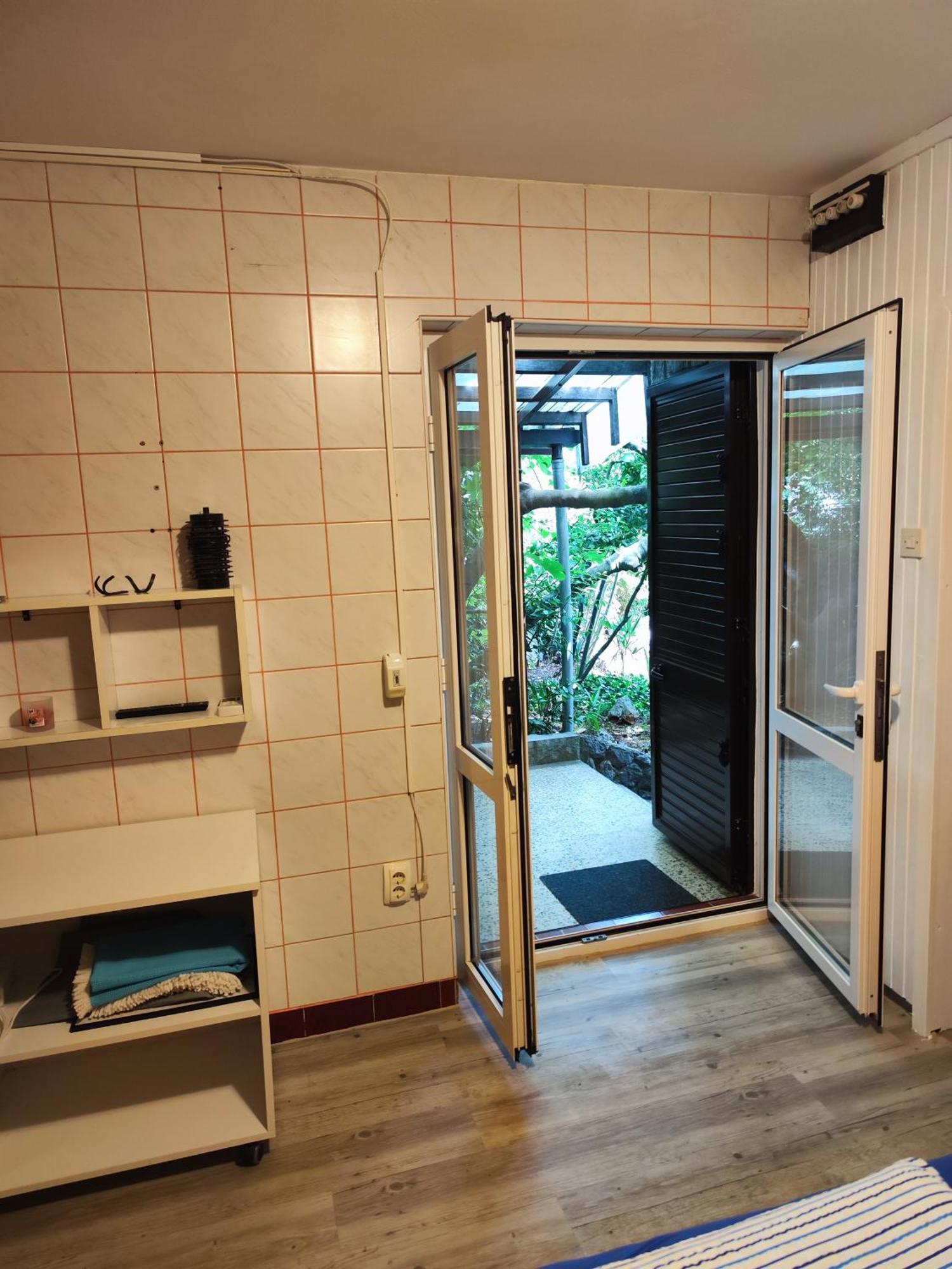 Apartments Pika Krk Town Exterior photo